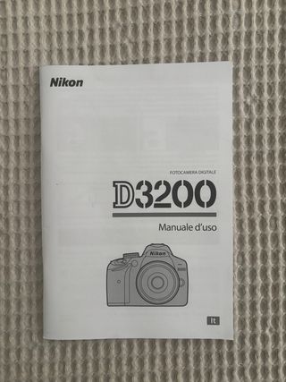 Cámara Nikon D3200 Roja 24.2 MP + Manual regalo