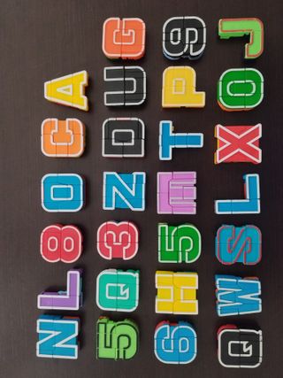 Lettere e numeri trasformabili in robot