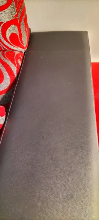 Sofá moderno cheslong negro y rojo