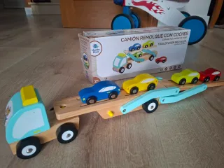 Camión Remolque con Coches de Madera