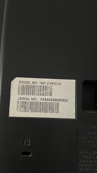 TV / pantalla pc Philips pequeña con soportes