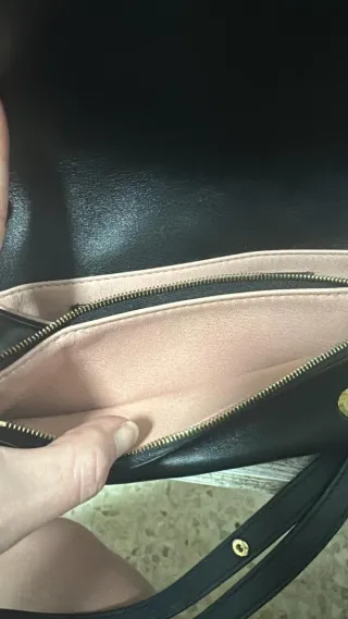 Louis Vuitton Coussin Cartera Negra y Dorada