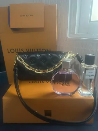 Louis Vuitton Coussin Cartera Negra y Dorada