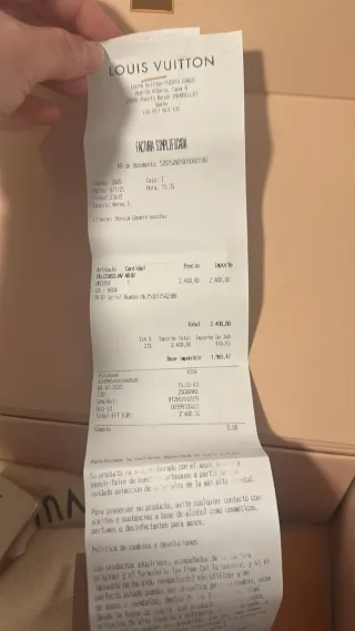 Louis Vuitton Coussin Cartera Negra y Dorada