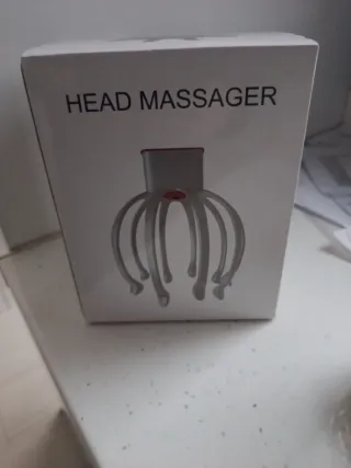 Masajeador de cabeza funciona co batería.