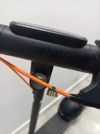 Patinete eléctrico con casco de regalo