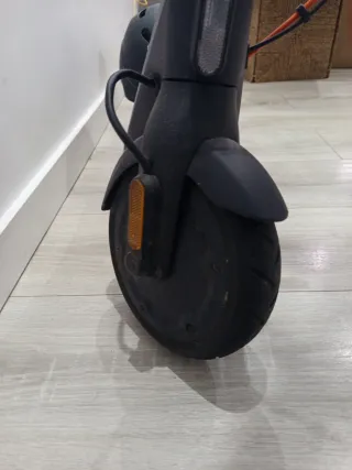 Patinete eléctrico con casco de regalo