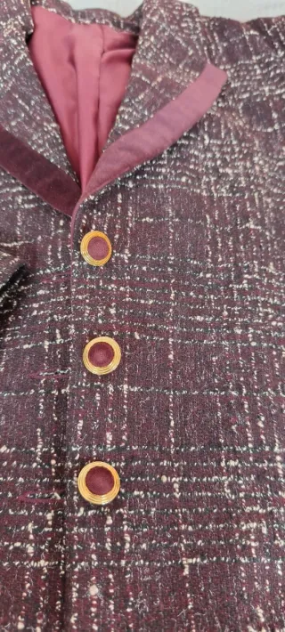 Vendo conjunto de traje con blusa.