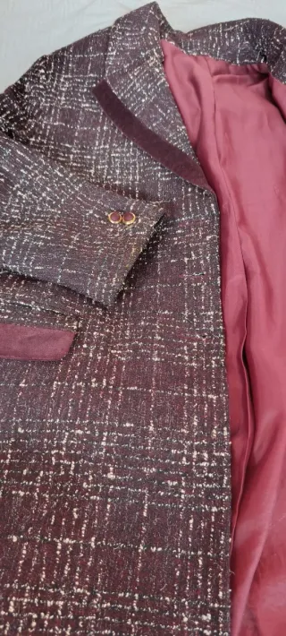 Vendo conjunto de traje con blusa.