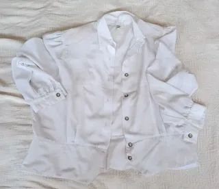 Vendo conjunto de traje con blusa.