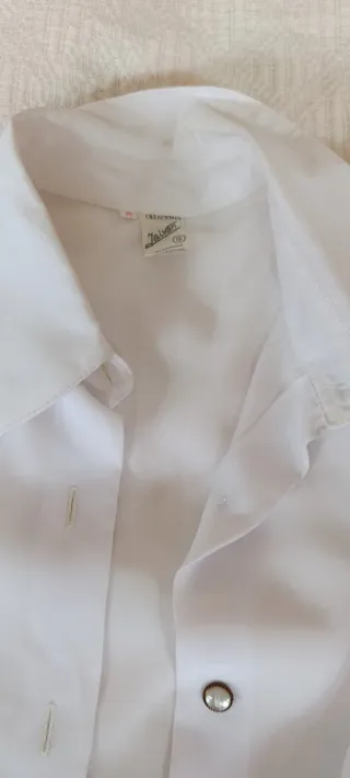 Vendo conjunto de traje con blusa.