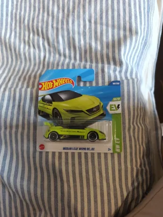 Hot Wheels Nissan Leaf Nismo RC 02