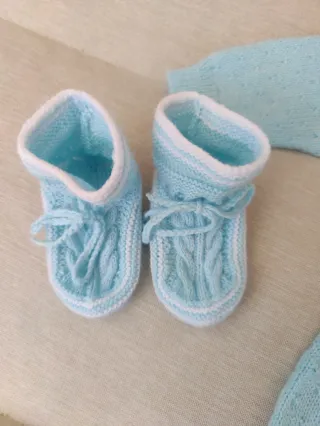 Pelele y patucos hechos a mano azul 3-6 m