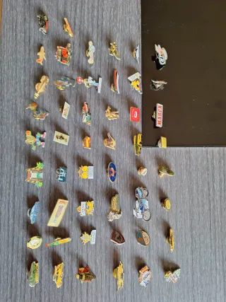 Lote de 50 pins variados