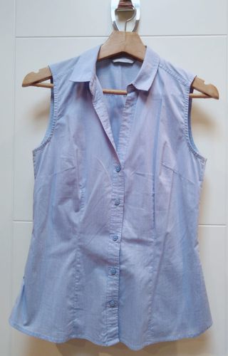 Camisa sin mangas azul cielo