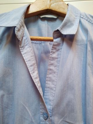 Camisa sin mangas azul cielo