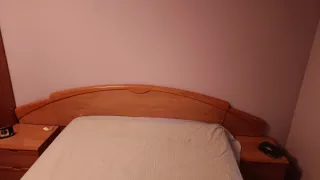 Cabecero y mesitas de noche de madera