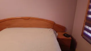 Cabecero y mesitas de noche de madera