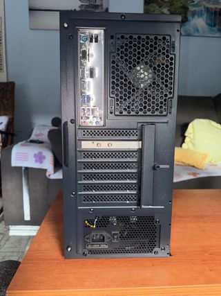 Ordenador sobremesa sin gráfica
