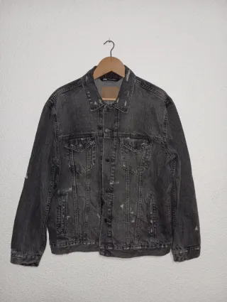 Chaqueta vaquera Zara gris desgastada