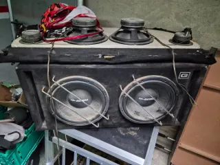 Caja de Subwoofer con 2 altavoces
