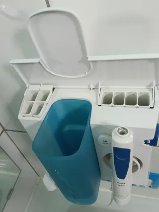 Sistema compacto de higiene bucal Braun OralB.