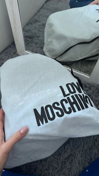 Zaino Love Moschino nero con catena
