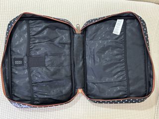 Bolso bandolera estampado estrellas y corazones