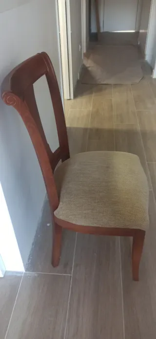 6 Sillas de madera clásicas tapizadas
