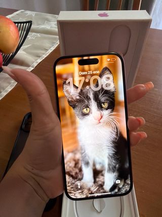 iPhone 16 como nuevo.