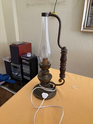 Lámpara de mesa estilo quinqué