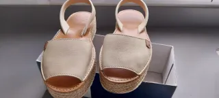 Sandalias cuña esparto beige. Sin estrenar.