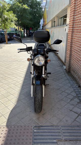 Daelim Roadwin 125 Naked Negra