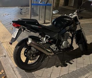 Daelim Roadwin 125 Naked Negra