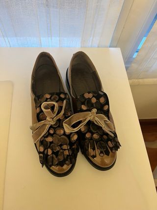 Mocasines Negros y rosas. 100%piel. Made in spain