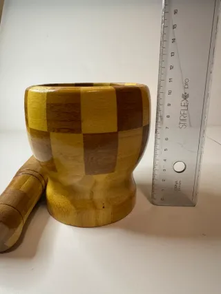 Mortaio e pestello in legno