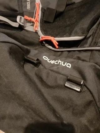 Mochila gris y negra