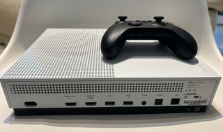 Xbox One S 1TB + 1 Controller