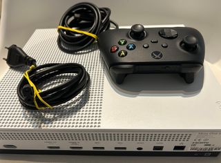 Xbox One S 1TB + 1 Controller