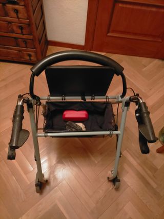 Andador con cesta y frenos