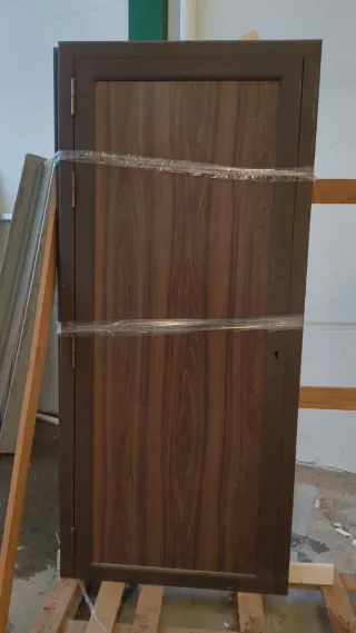 2 Puertas Aluminio Acero Cortén