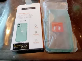 Funda iPhone 11 Spigen Transparente