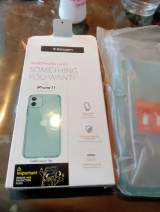 Funda iPhone 11 Spigen Transparente