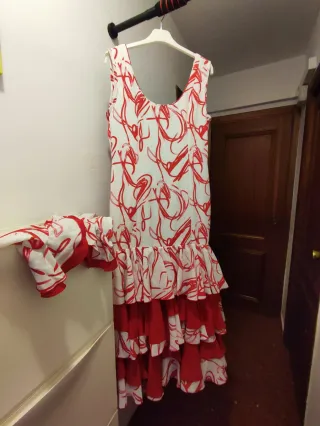 Traje de flamenca blanco y rojo