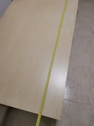 Mesa escritorio con cajón beige y blanco