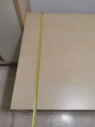 Mesa escritorio con cajón beige y blanco