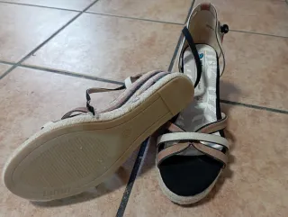 Sandalias Mustang Beige, Negro y Marrón