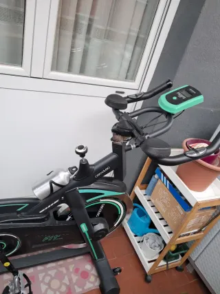 Bicicleta Estática Negra y Verde cecotec