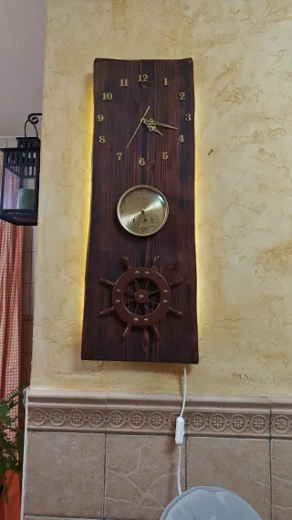 Reloj de madera náutico con barómetro
