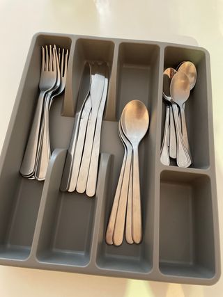 Cubiertos Ikea y organizador